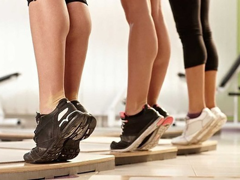 dan-ong-lam-4-dong-tac-don-gian-nay-moi-sang-co-the-giup-keo-dai-tuoi-tho