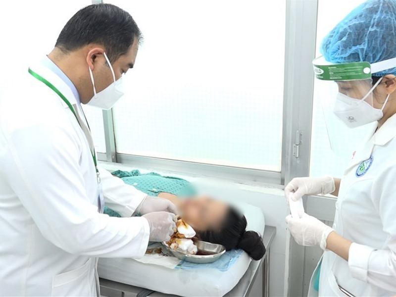 giao-su-dh-y-khuyen-cao-dac-biet-khi-gay-me-lam-dep