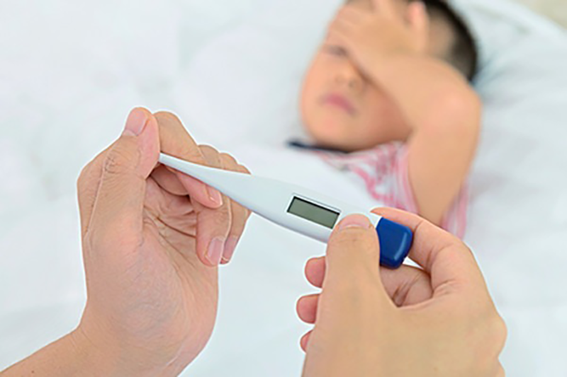 trieu-chung-de-nham-sot-xuat-huyet-va-sot-thuong-de-lau-nguy-hiem-tinh-mang